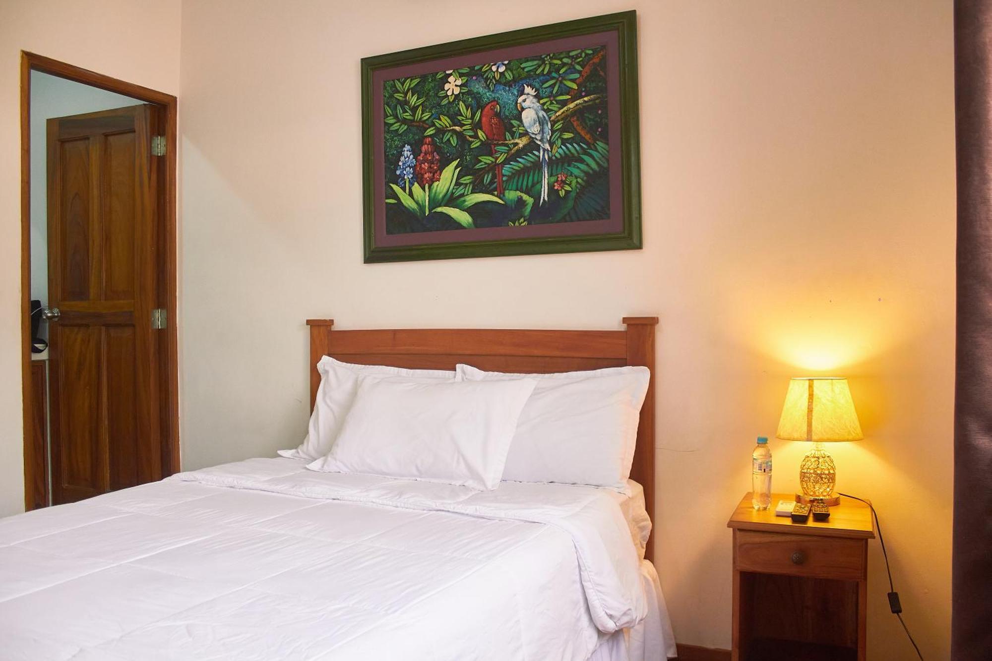 Hotel Villa Antigua ซานซัลวาดอร์ ภายนอก รูปภาพ