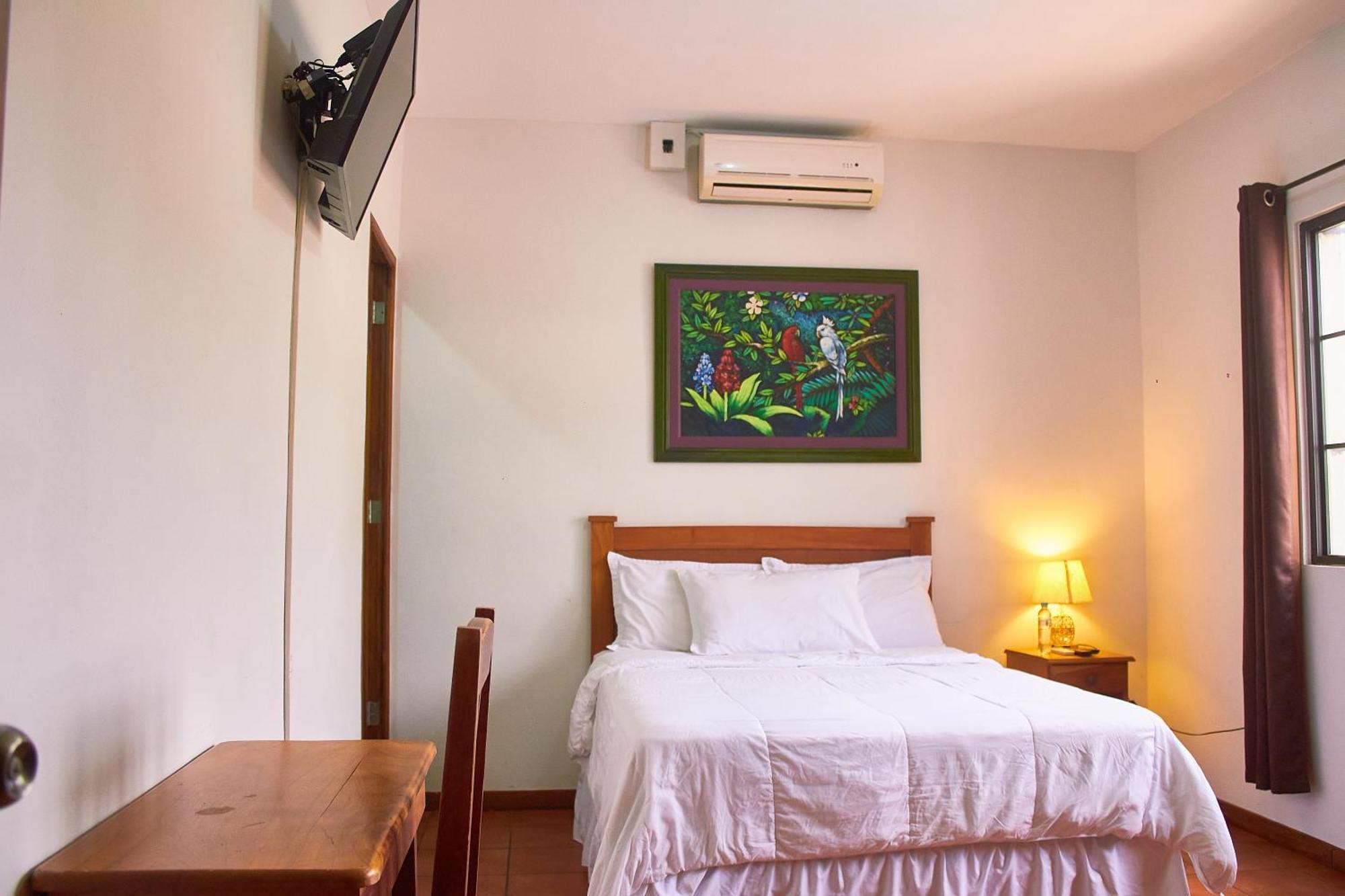 Hotel Villa Antigua ซานซัลวาดอร์ ภายนอก รูปภาพ